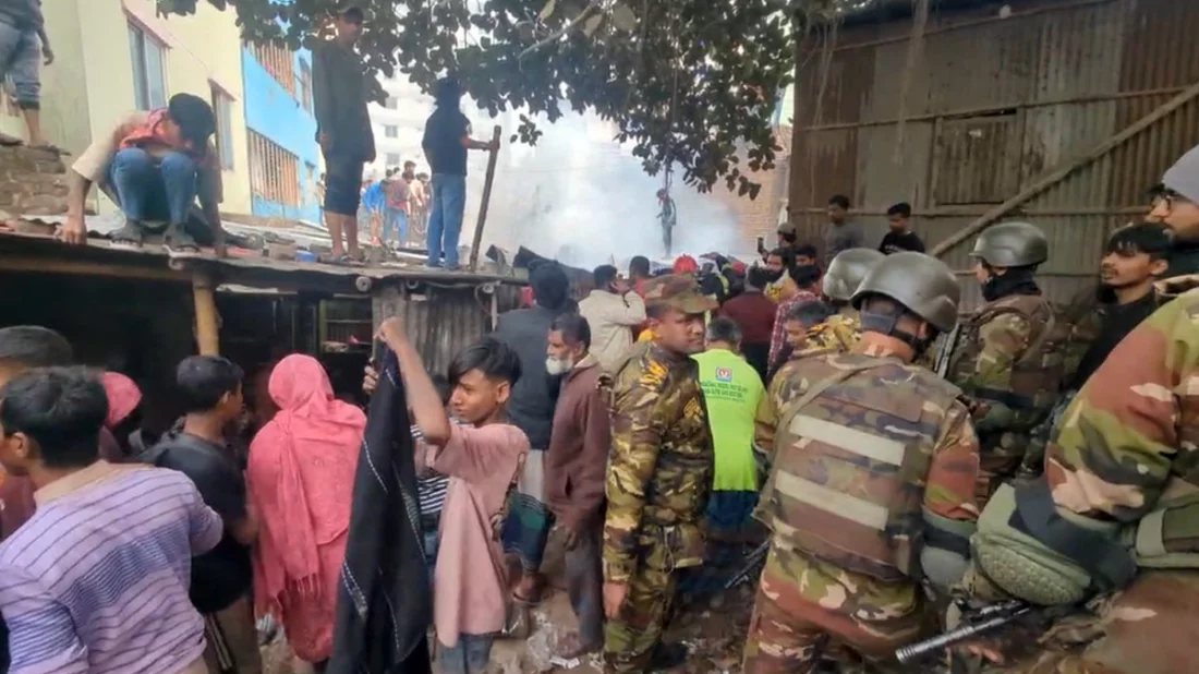 মোহাম্মদপুরের চাঁদ উদ্যানে বস্তিতে আগুন